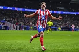 2003年的NBA选秀大会前，安东尼对詹姆斯说：“其实你已经21岁了对吗？咱俩之间，你更像21岁。”詹姆斯回应：“我18岁！”