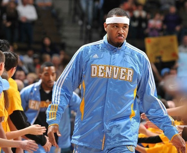 公开场合提 公开场合提